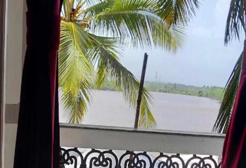 Superior Rum, Maples Jacks Place