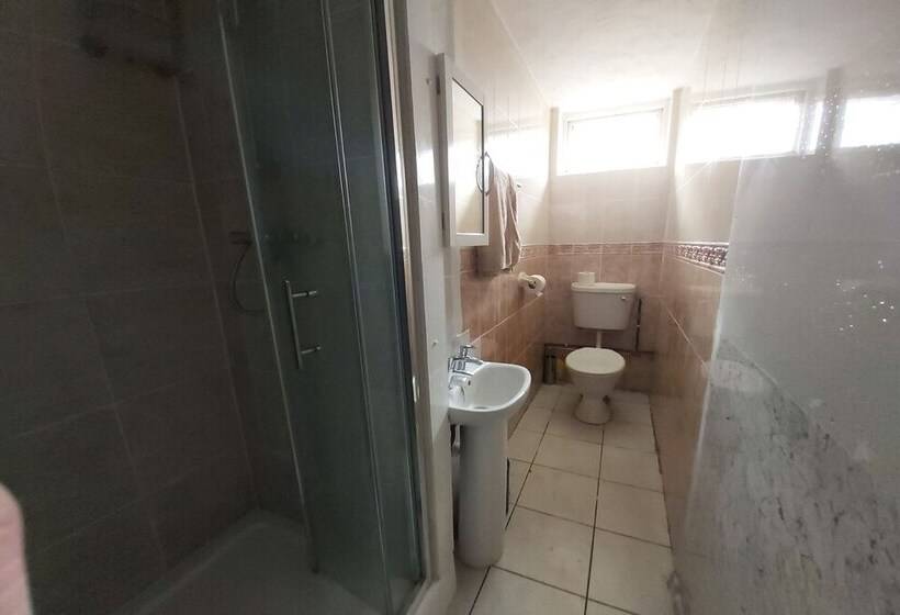 スタンダードトリプルルーム, Slap Up Lodge