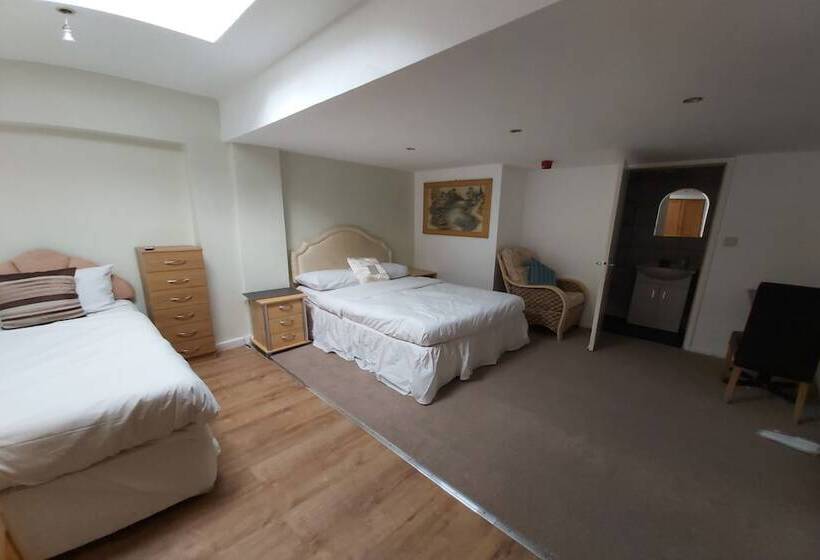 スタンダード4人部屋, Slap Up Lodge