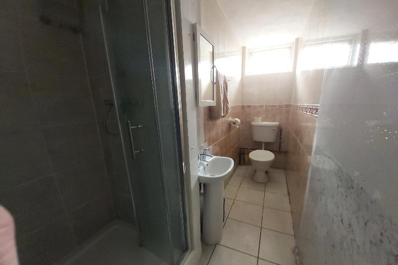 スタンダード4人部屋, Slap Up Lodge