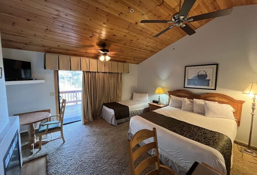 스탠다드 싱글 룸 킹 침대, Whispering Pines Lodge