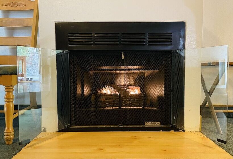 스탠다드 싱글 룸 킹 침대, Whispering Pines Lodge