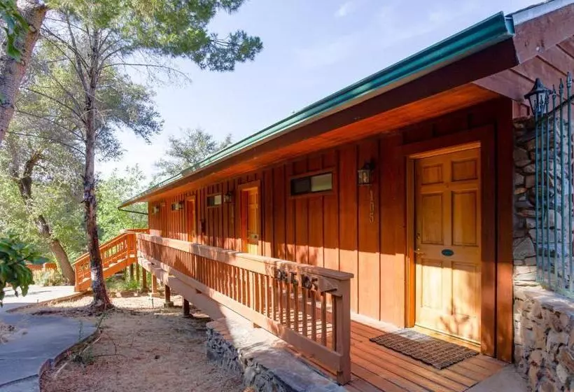 اتاق استاندارد با تخت بزرگ, Whispering Pines Lodge
