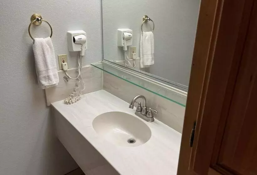 اتاق استاندارد با تخت بزرگ, Whispering Pines Lodge