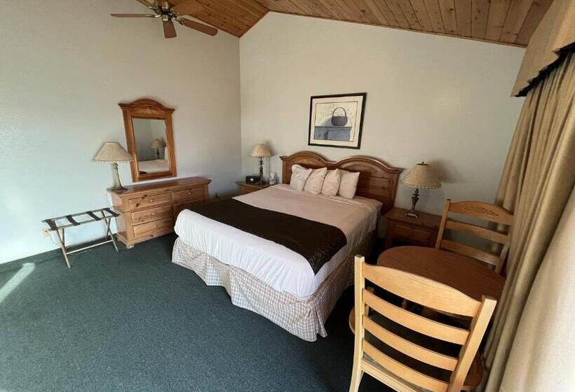 스탠다드 룸 킹사이즈 침대, Whispering Pines Lodge