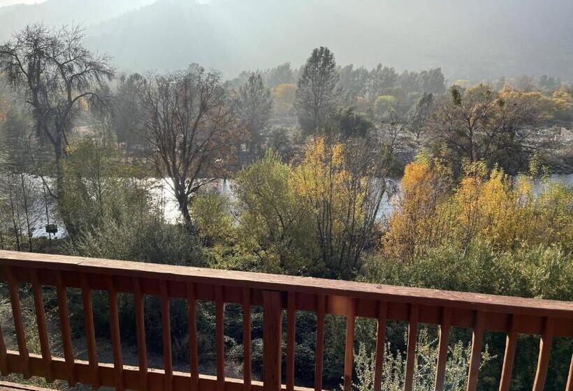 스탠다드 룸 킹사이즈 침대, Whispering Pines Lodge