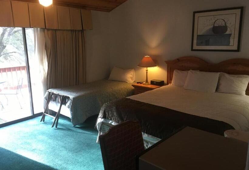 스탠다드 싱글 룸 킹 침대, Whispering Pines Lodge