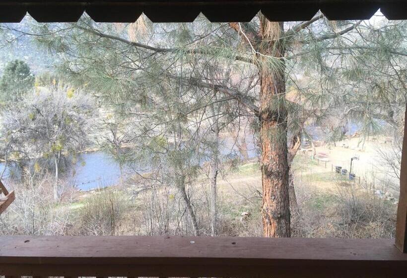 스탠다드 룸 주방구비, Whispering Pines Lodge