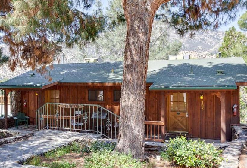 스탠다드 룸 주방구비, Whispering Pines Lodge