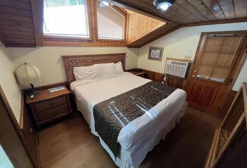 스탠다드 스튜디오 킹침대, Whispering Pines Lodge