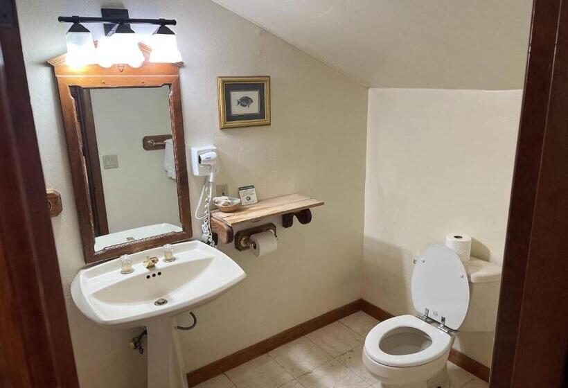 스탠다드 스튜디오 킹침대, Whispering Pines Lodge