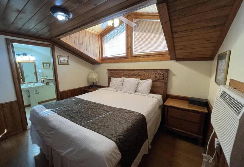 스탠다드 스튜디오 킹침대, Whispering Pines Lodge