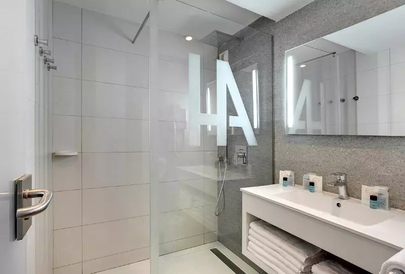 キングサイズベッドのスタンダードルーム, Comfort Inn & Suites East Hartford  Hartford