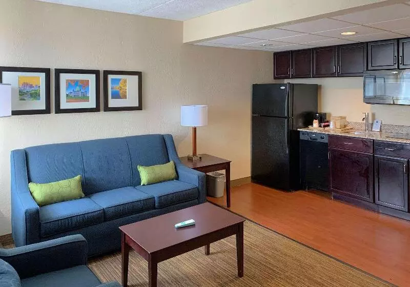 キングサイズベッドのスイートルーム, Comfort Inn & Suites East Hartford  Hartford
