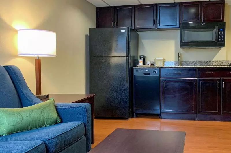 キングサイズベッドのスイートルーム, Comfort Inn & Suites East Hartford  Hartford