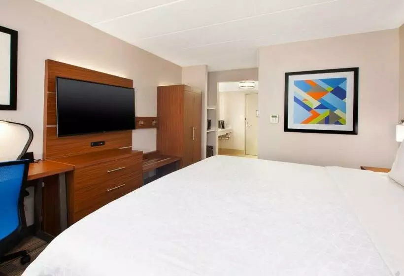 キングサイズベッドのスタンダードルーム, Holiday Inn Express Fairfax Arlington Boulevard, An Ihg