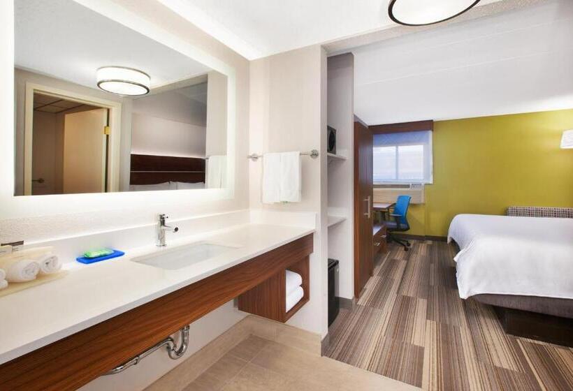 キングサイズベッドのスタンダードルーム, Holiday Inn Express Fairfax Arlington Boulevard, An Ihg