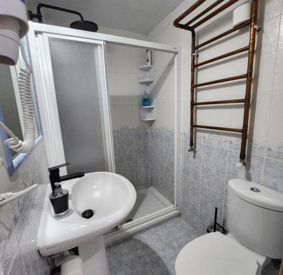 اتاق استاندارد یک تخته با سرویس بهداشتی مشترک, Caminante