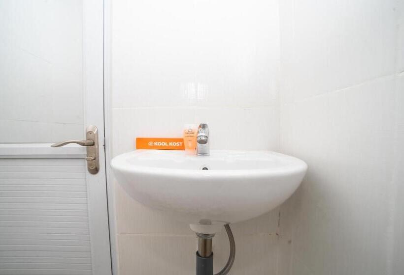 Номер Стандарт Индивидуальный, Koolkost Near Rs Pelabuhan Jakarta Minimum Stay 6 Nights