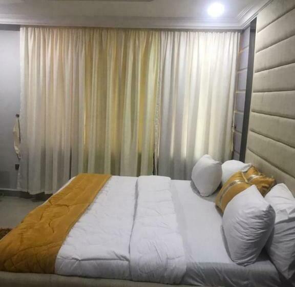 اتاق سوپریور, Manuex Place