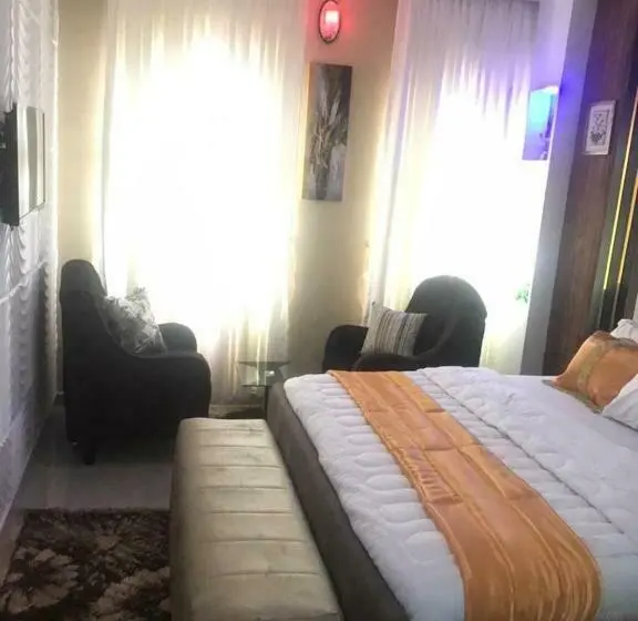 استودیوی لوکس, Manuex Place