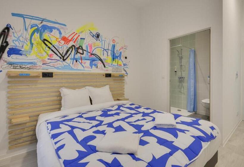 חדר סופריור, The People   Marseille