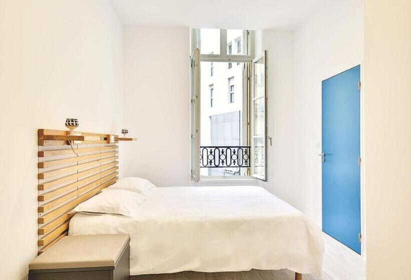 חדר סופריור, The People   Marseille