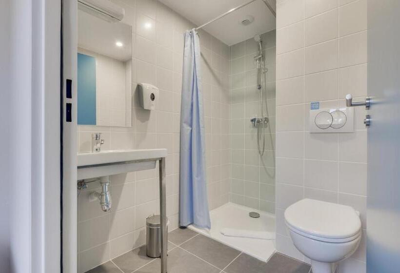 חדר משפחתי, The People   Marseille