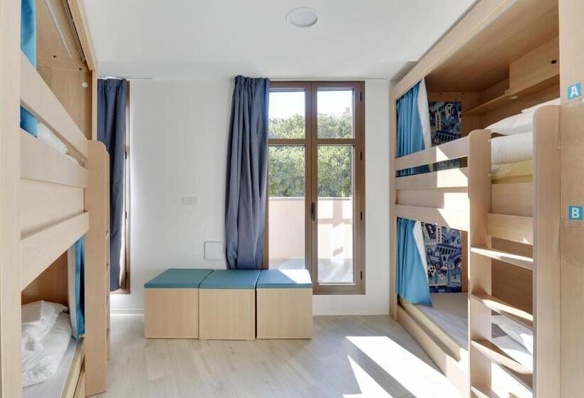 חדר סטנדרט, The People   Marseille