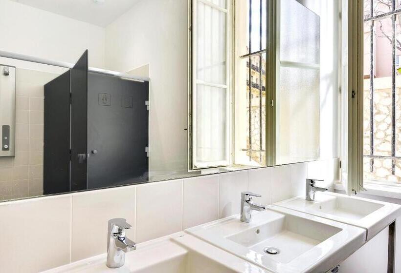 חדר סטנדרט, The People   Marseille