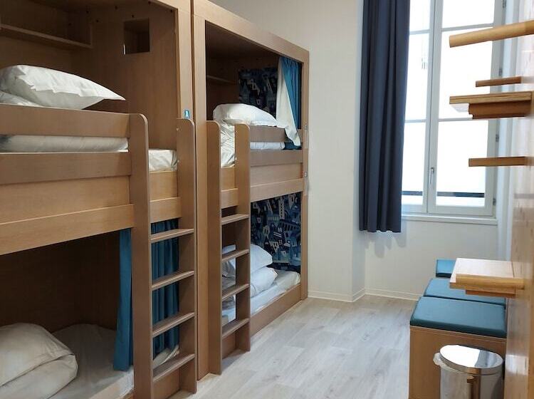 מיטה בחדר משותף, The People   Marseille