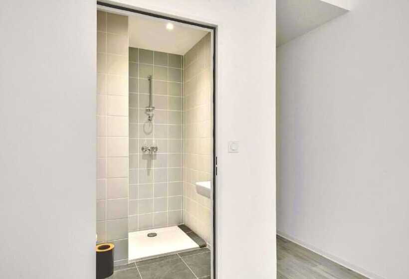 חדר סטנדרט, The People   Marseille