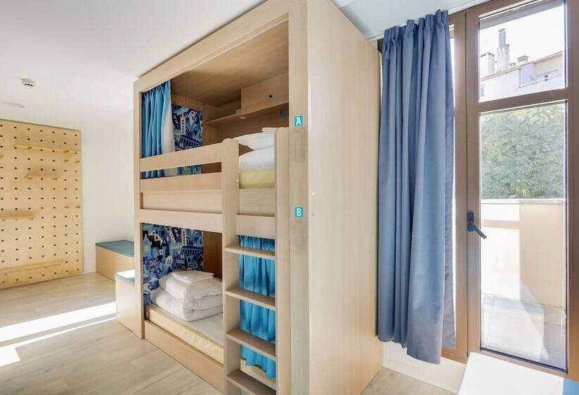 חדר סטנדרט, The People   Marseille