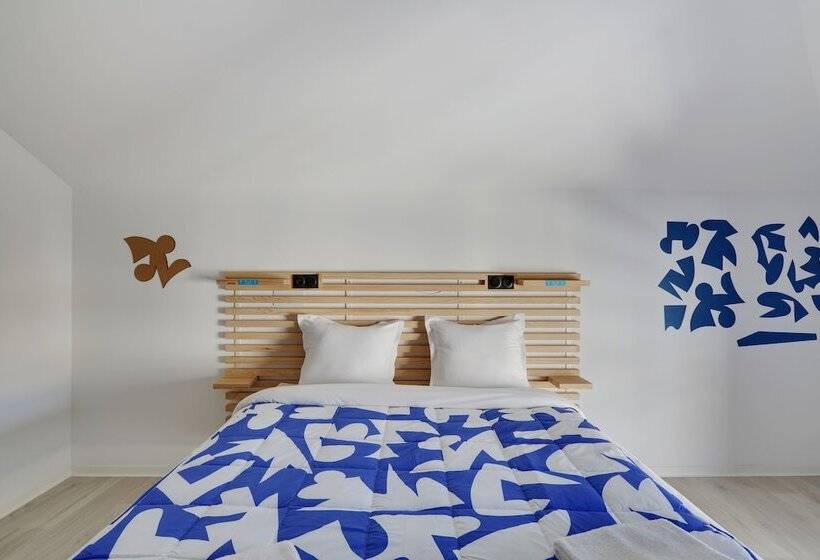 חדר סטנדרט, The People   Marseille