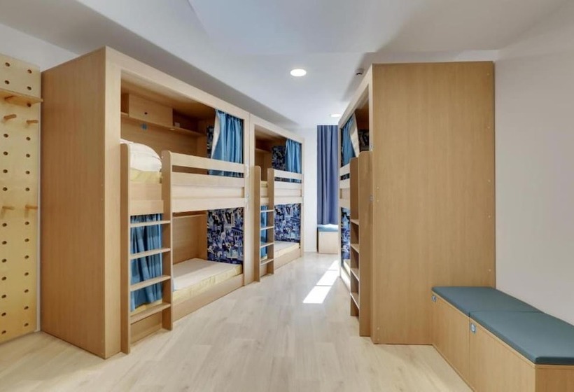 מיטה בחדר משותף, The People   Marseille