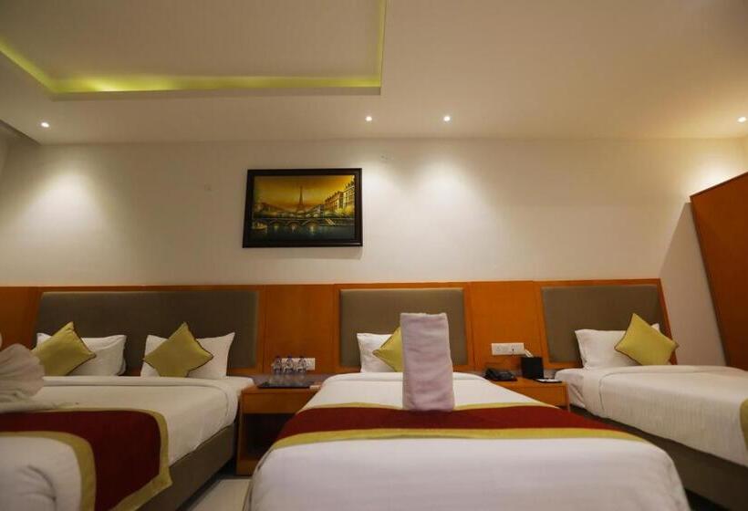 חדר פרמיום לארבעה, V One Hotel Ambara Elite