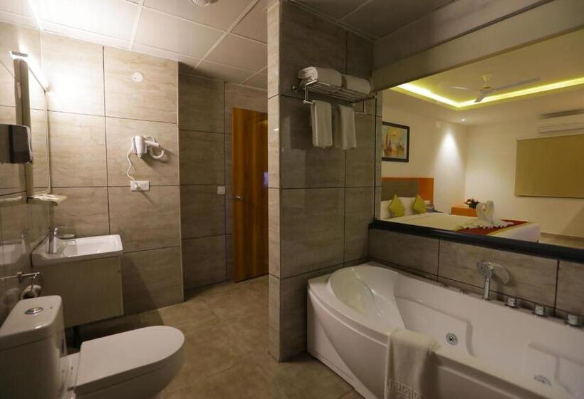 סוויטה עם ג'קוזי, V One Hotel Ambara Elite