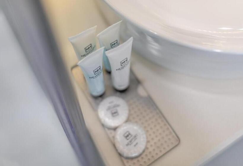 Standaardkamer met Kingsize Bed, Newport Hotel Kutaisi