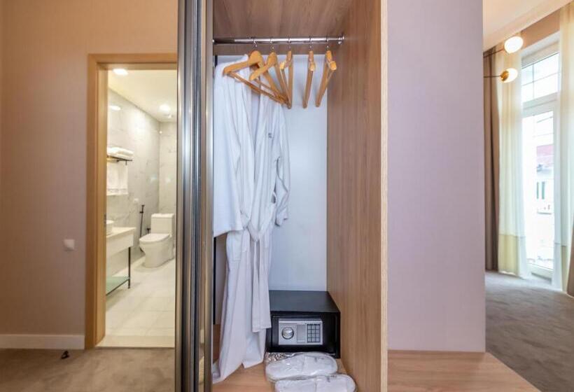 Standaardkamer met Kingsize Bed, Newport Hotel Kutaisi