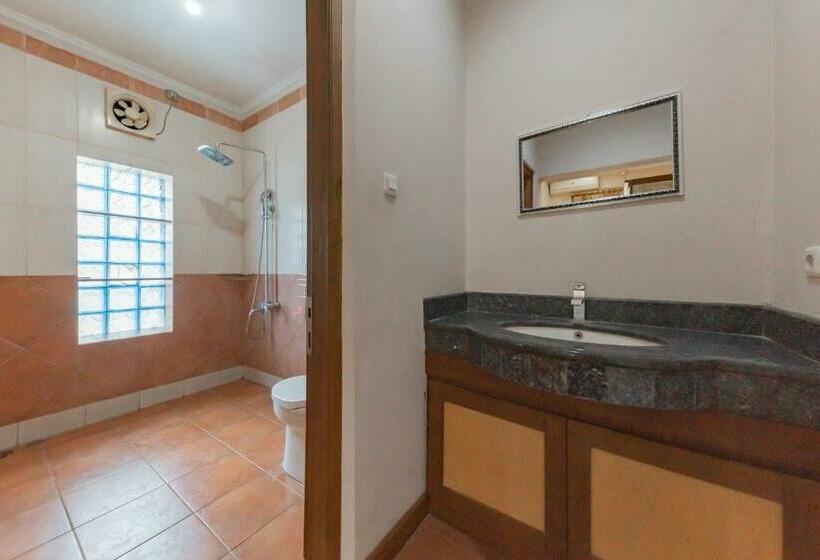 اتاق لوکس, Urbanview Hotel Villa Surya Bandung