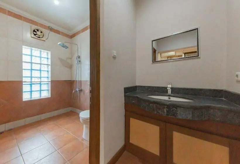 デラックスルーム, Urbanview Hotel Villa Surya Bandung