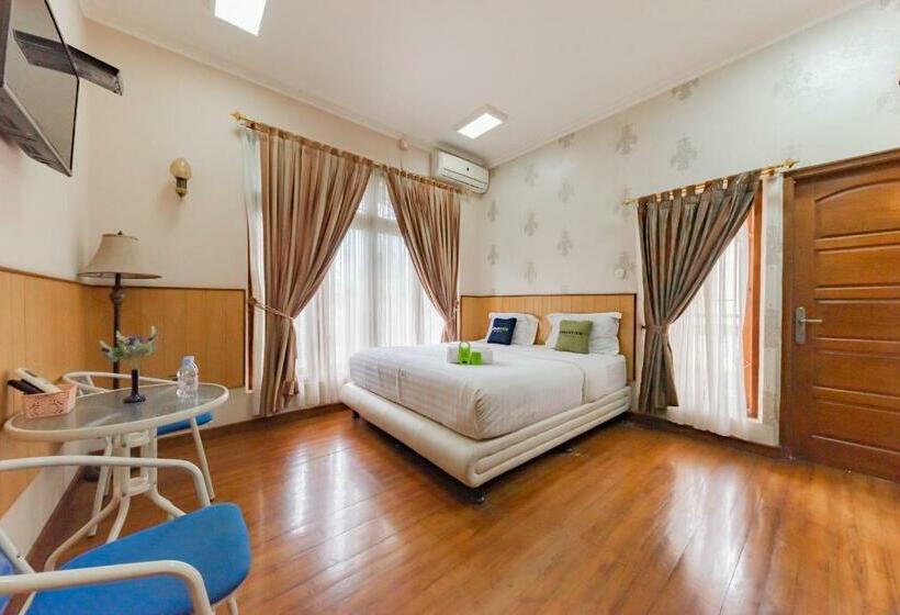 اتاق لوکس, Urbanview Hotel Villa Surya Bandung