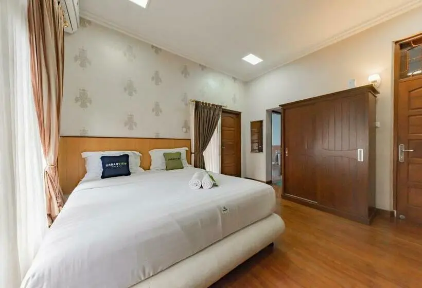 デラックスルーム, Urbanview Hotel Villa Surya Bandung