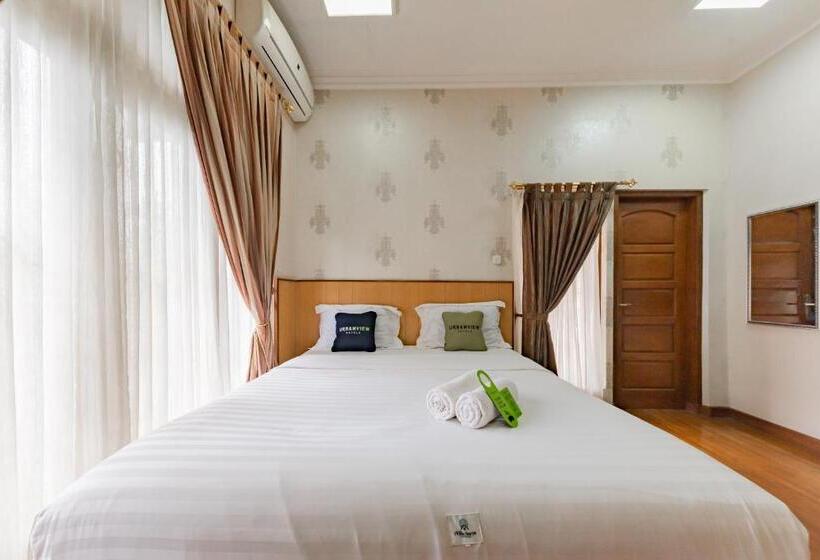 اتاق لوکس, Urbanview Hotel Villa Surya Bandung
