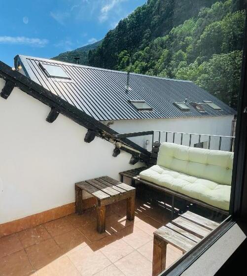 1 Bedroom Penthouse Apartment, Apartahotel Canfranc