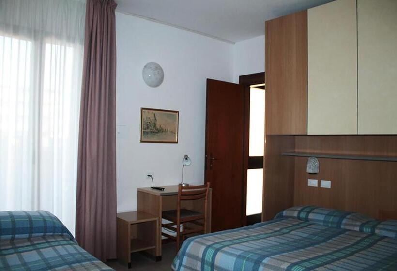 Трехместный Номер Стандарт с Балконом, Ondina