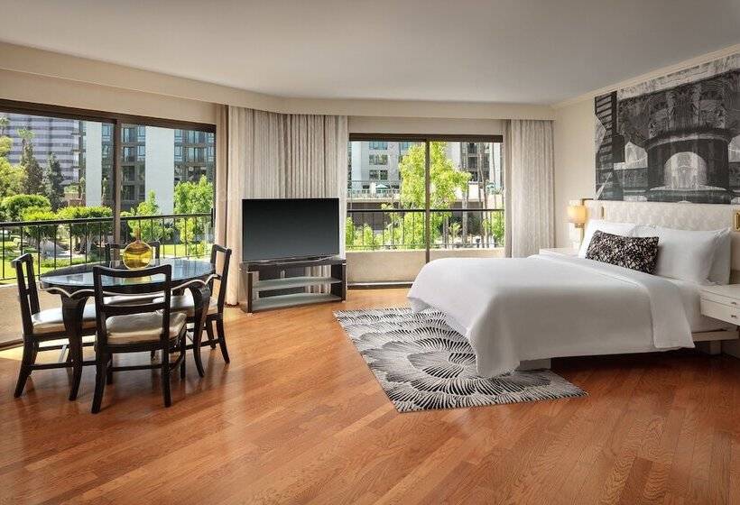 جناح إدارى, Avenue Of The Arts Costa Mesa, A Tribute Portfolio