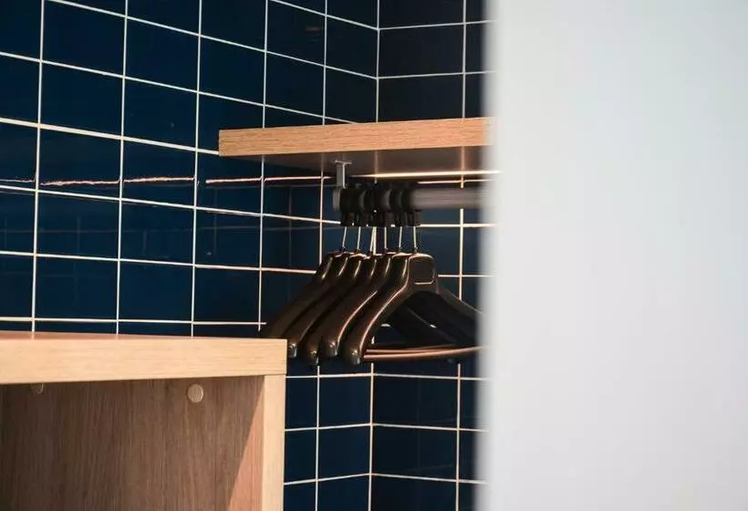 Premium Suite, Blaumar