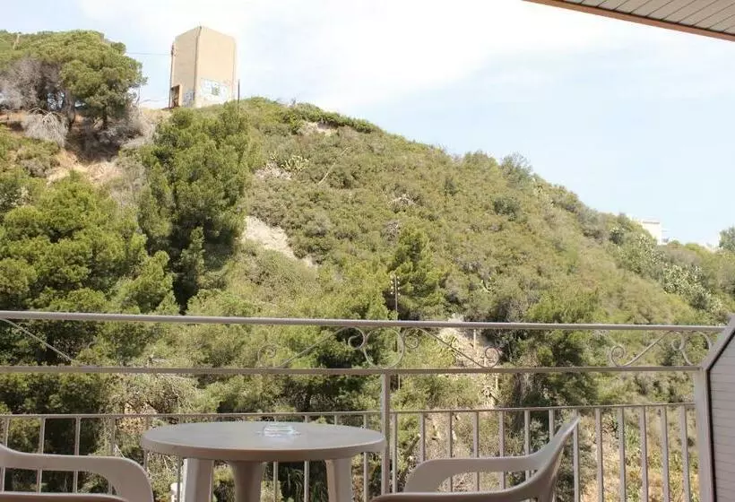 اتاق استاندارد یک نفره, Checkin Catalonia