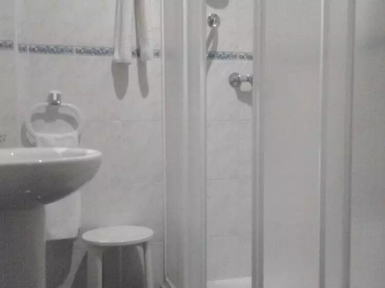 اتاق استاندارد سه نفره, Foronda